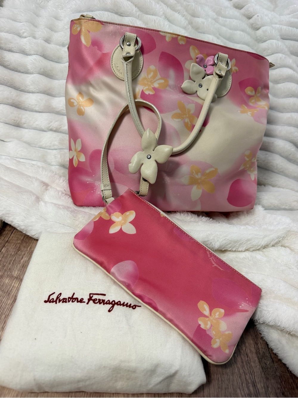 Salvatore Ferragamo Pink and Cream Floral Tote with Matching Pouch - Picture 3 of 13